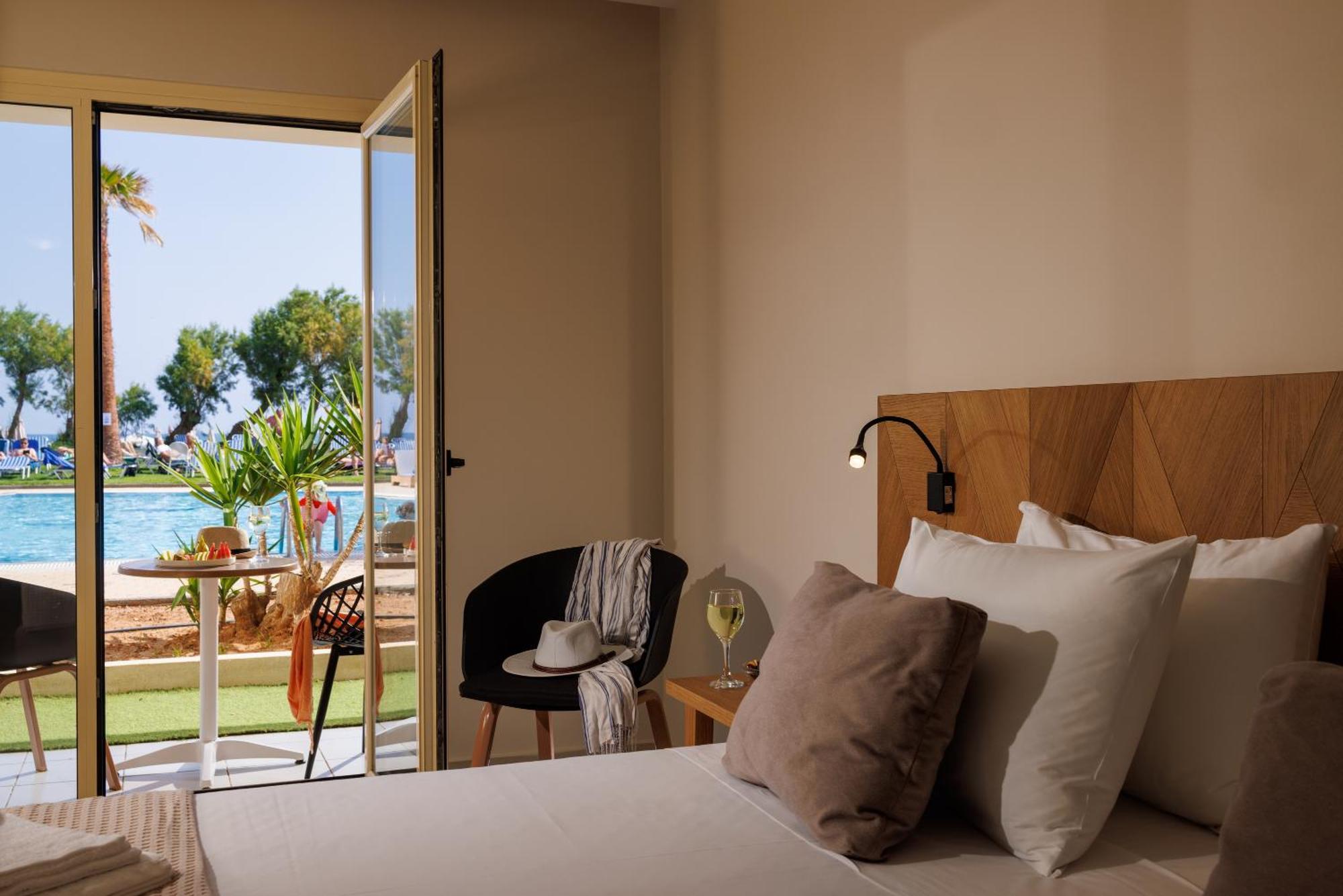 Malia Bay Beach Hotel & Bungalows Exteriör bild