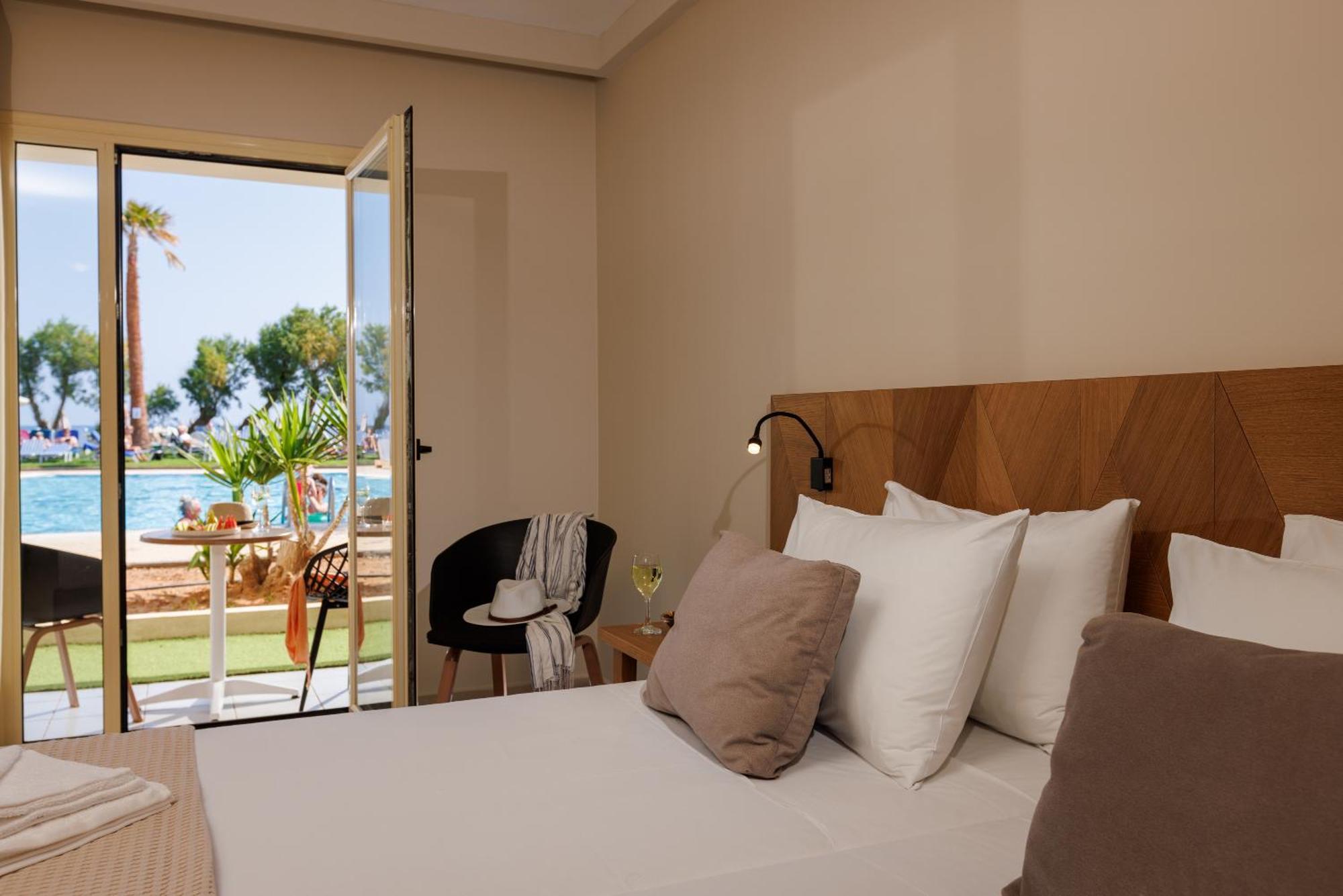 Malia Bay Beach Hotel & Bungalows Exteriör bild